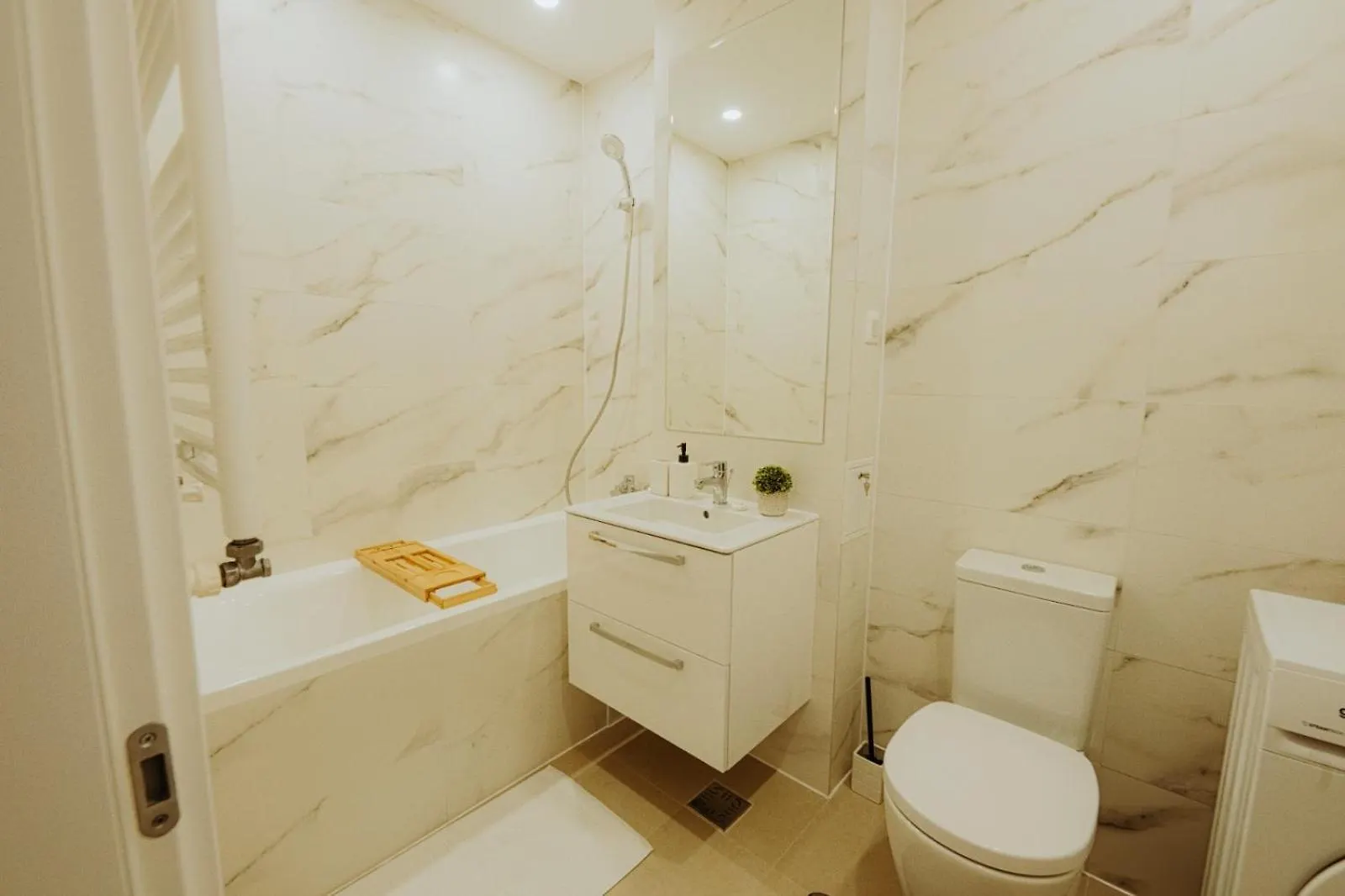 Mara Hils Apartment Bucharest